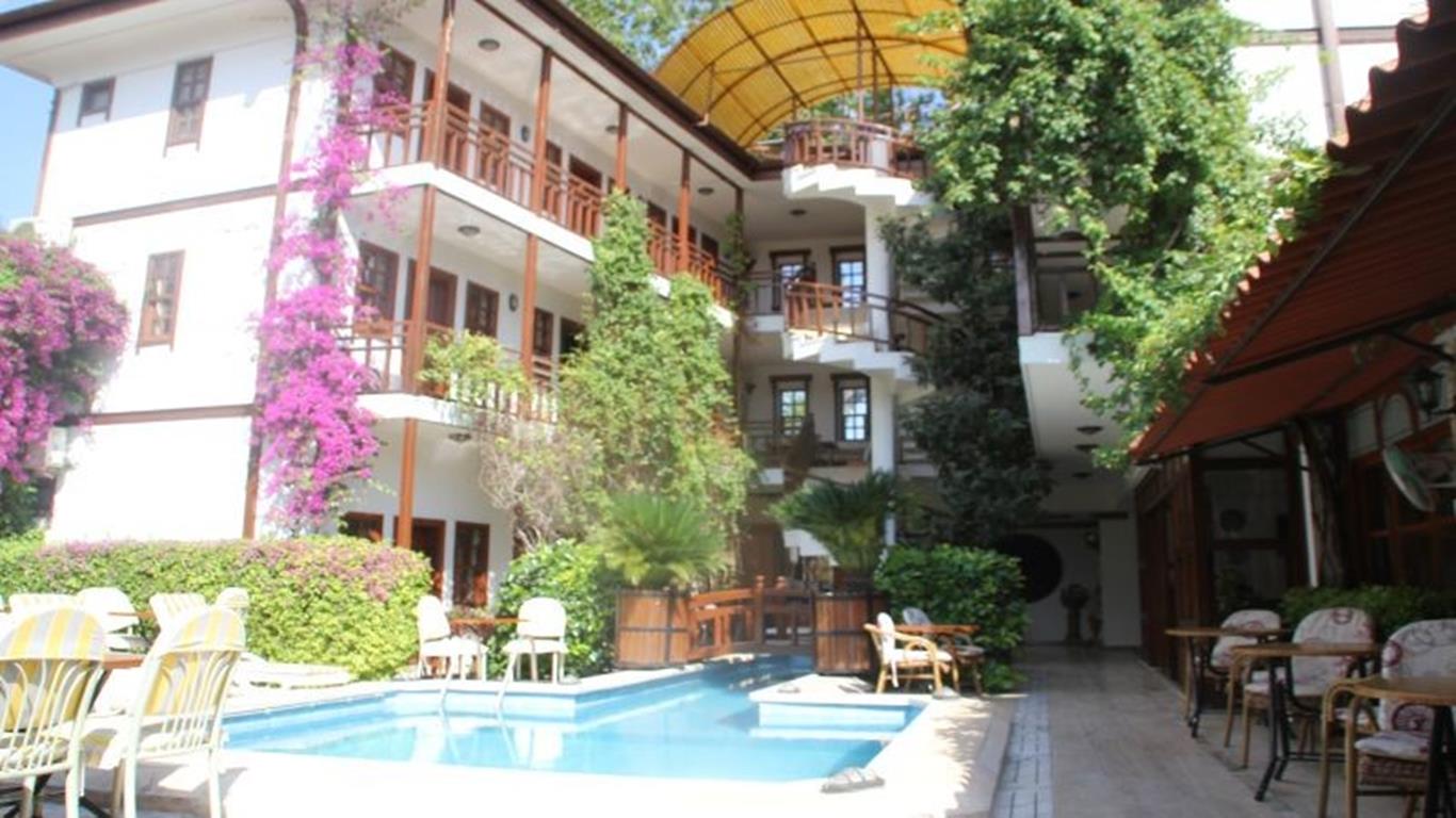 Karyatit Hotel