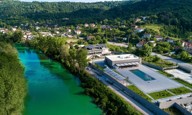 Riverside Hotel & Restaurant