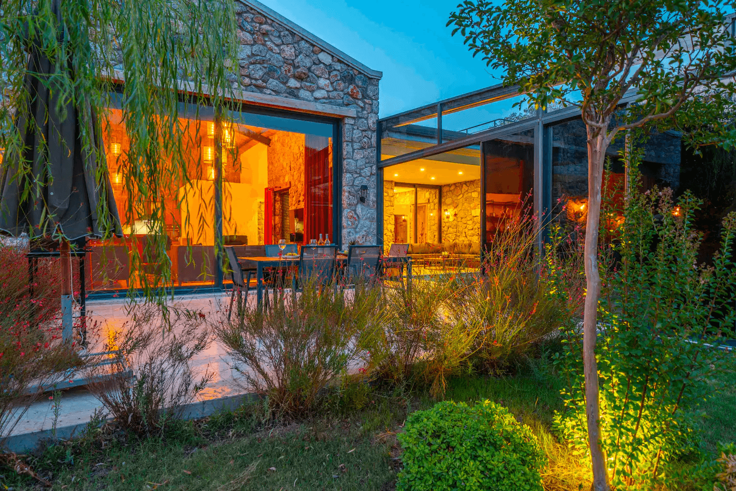 Reddoors Suits & Villas