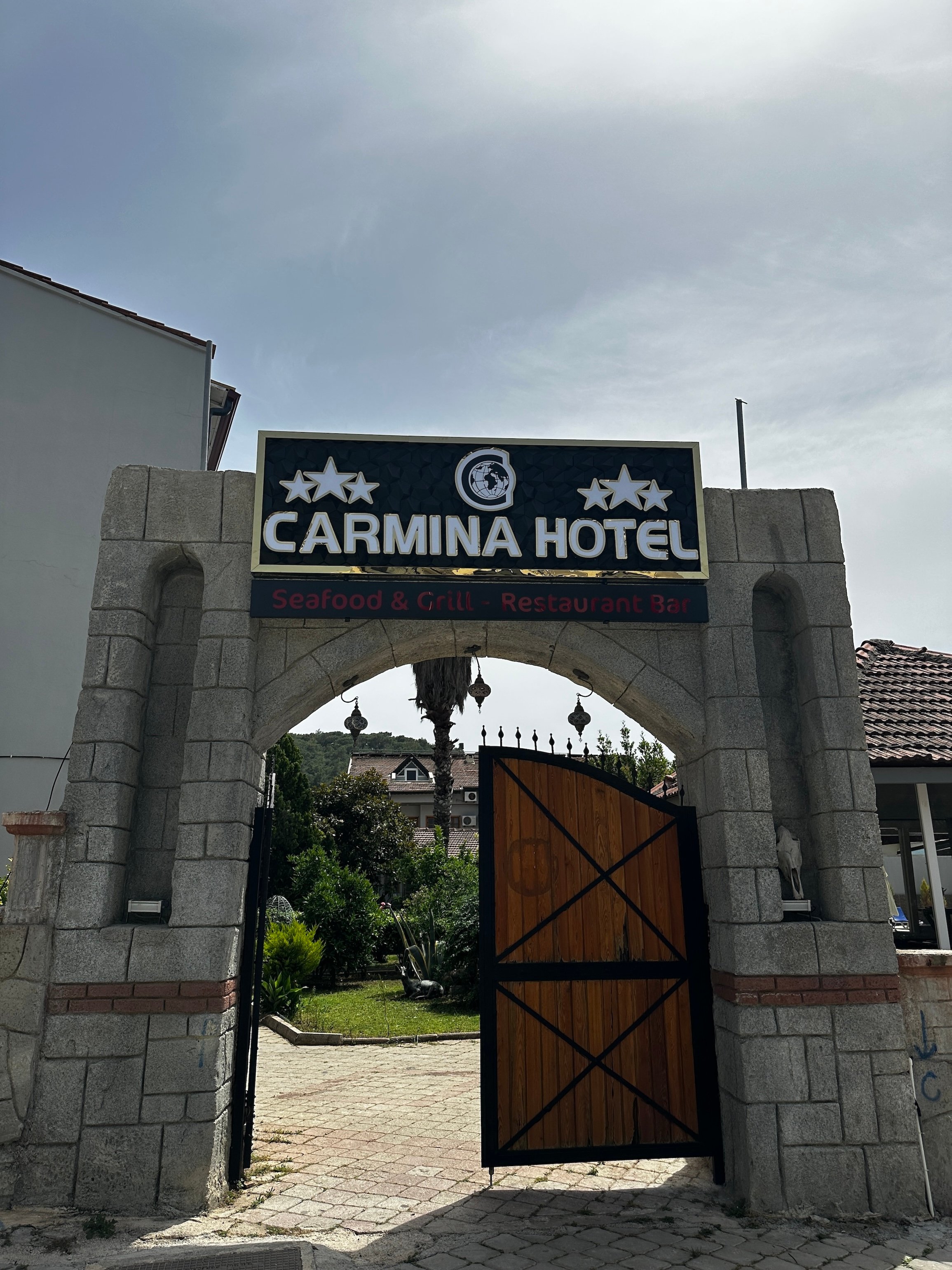 Carmina Otel
